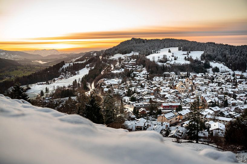 Oberstaufen en hiver au coucher du soleil par Leo Schindzielorz