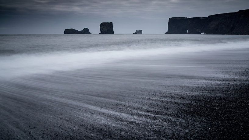 Lavastrand bei Dyrholaey von Sam Mannaerts