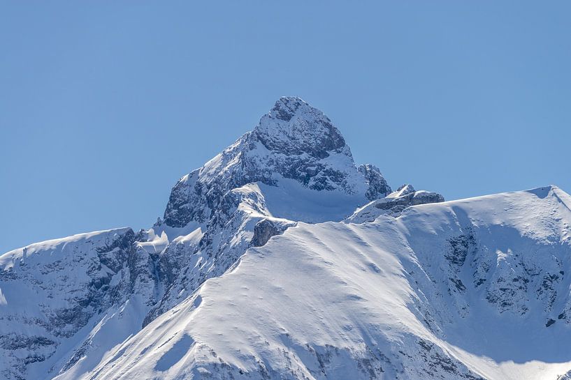 Winterkrone der Allgäuer Alpen – Die Trettachspitze im Sonnenlicht von Walter G. Allgöwer