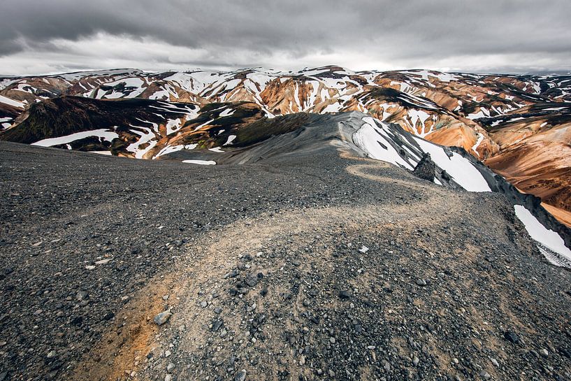View of the colorful mountains of Landmannalaugar by Martijn Smeets