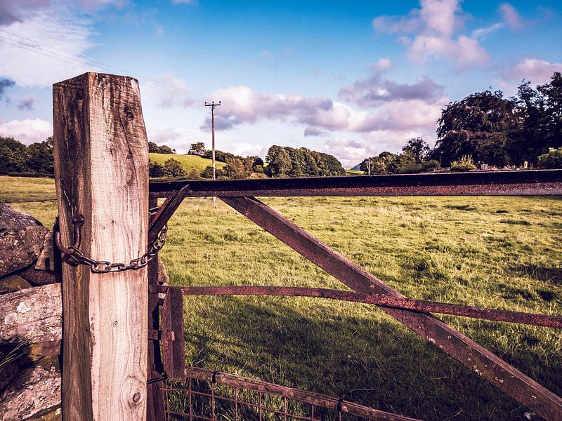 English landscape of grasslands and hills by Jan Willem de Groot Photography