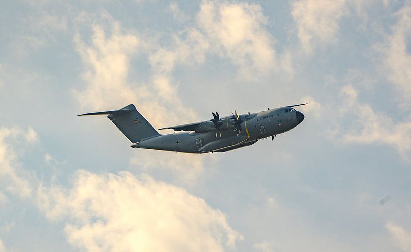 Paratroopers over Ginkel Heath (variation 3) by Geerten Teekens