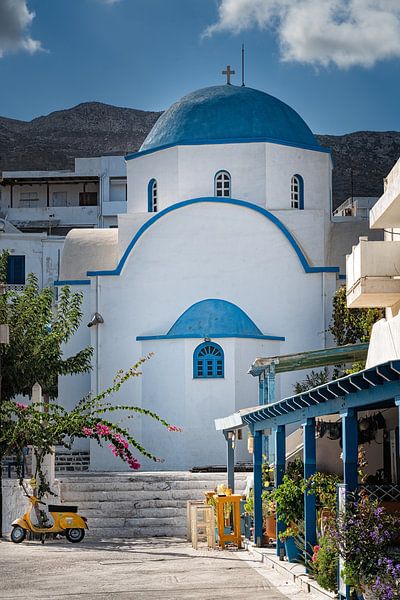 City life in the Cyclades, Greece by Heiko Meier