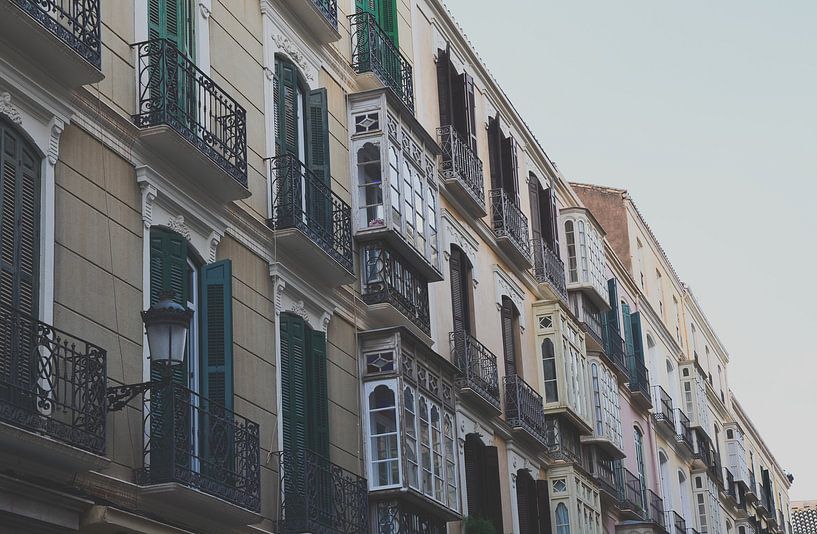 Straßen von Malaga, mediterrane Straßenszene von Byroosmarijn