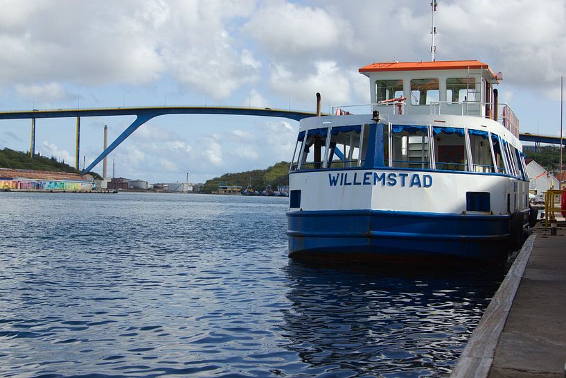Boot für die Queen Juliana Bridge auf Curaçao von Discover Dutch Nature