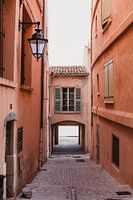 Gasse in Saint-Tropez Frankreich