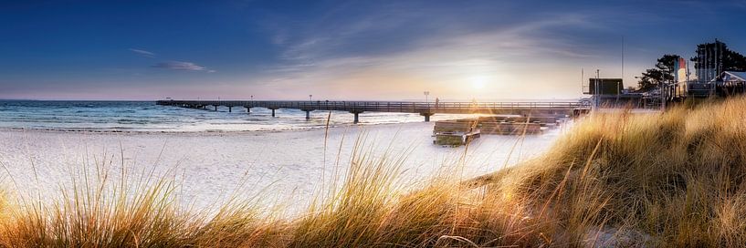 Panorama du lever de soleil sur la plage de Scharbeutz. par Voss photographie