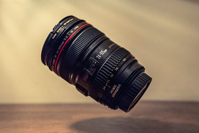 Zwevende Canon lens (levitation) by Edzard Boonen