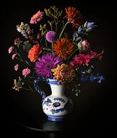 Blumen pflücken in Delfter Blau Vase