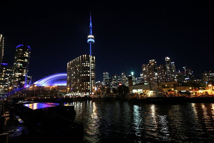 Toronto skyline at night by Steph auf Tour