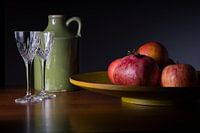 Stilleven met kruik en fruit