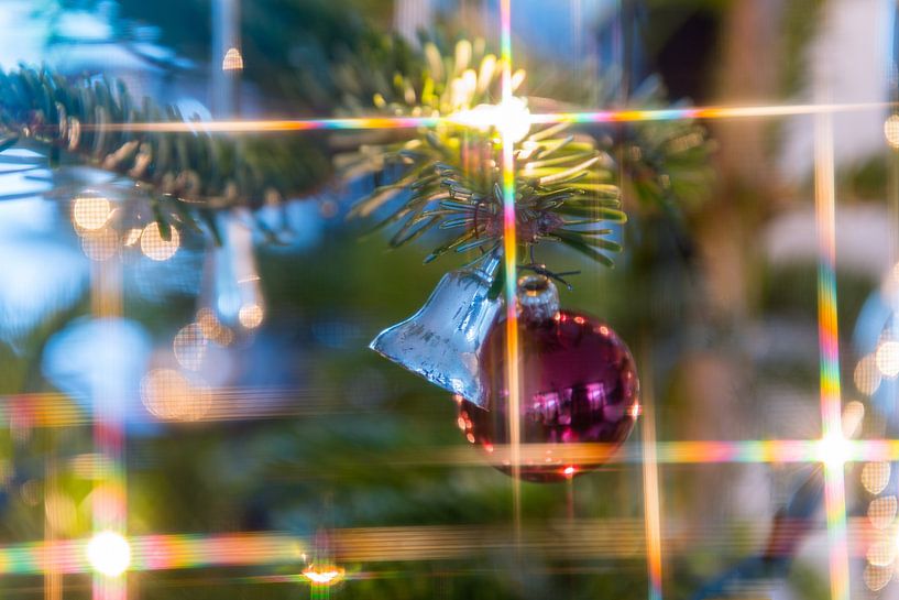 Christmas clock with red Xmas ball and star-shaped lights by Wim Stolwerk