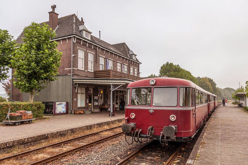 De Railbus op het Station van Simpelveld by John Kreukniet