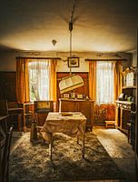 Verlassener Essbereich in einem Lost Place – Ein Fenster in die Vergangenheit