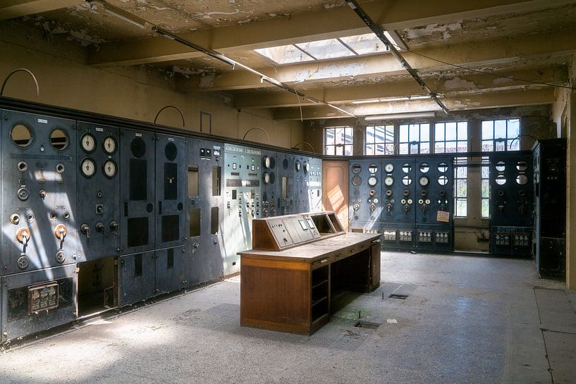 Abandoned Control Room. by Roman Robroek - Photos of Abandoned Buildings