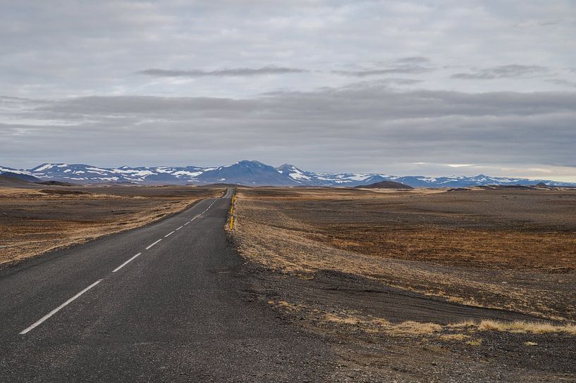 The road to Möðrudalur in northern Iceland by Tim Vlielander