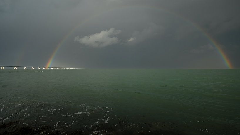 Arc-en-ciel sur le pont de Zélande depuis Noord-Beveland par Jan Jongejan