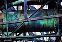 Groene roestige buis