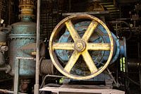 Maschinen in einer verlassenen Fabrik