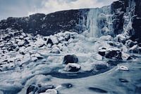 Chute d'eau gelée en Islande