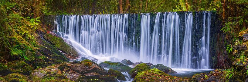 Chute d'eau panoramique &quot;Mazo de Meredo&amp;quot ;, Asturies, Espagne par Henk Meijer Photography