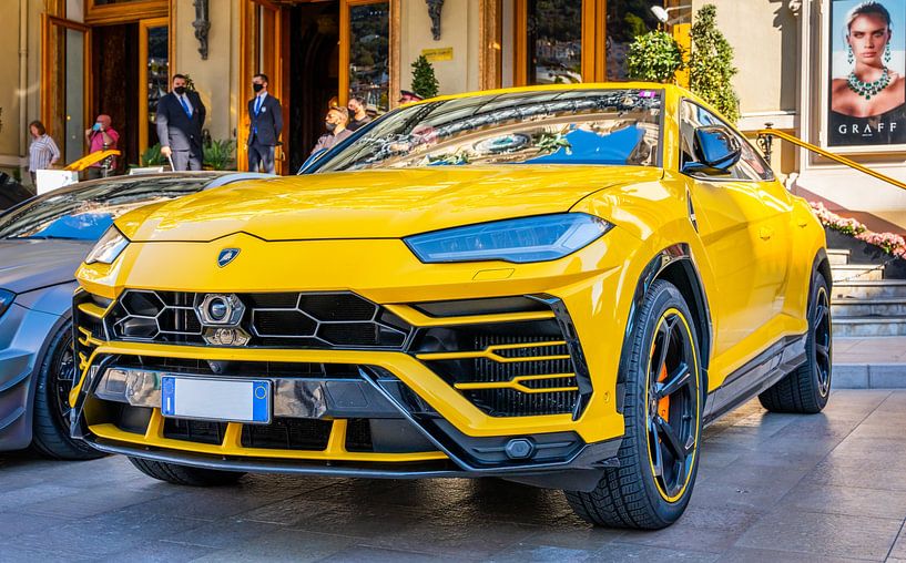Gele Lamborghini urus van Ivo de Rooij