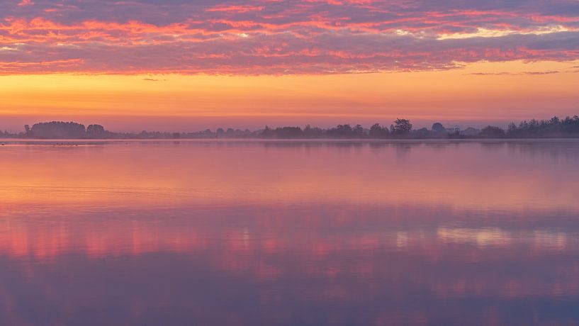 Sunrise on the Braassemermeer lake by Frank Smit Fotografie