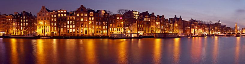 Panorama d'Amsterdam sur l'Amstel la nuit par Eye on You