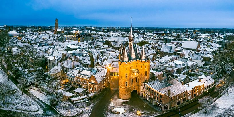 Das alte Tor von Zwolle Sassenpoort an einem kalten Wintermorgen von Sjoerd van der Wal Fotografie