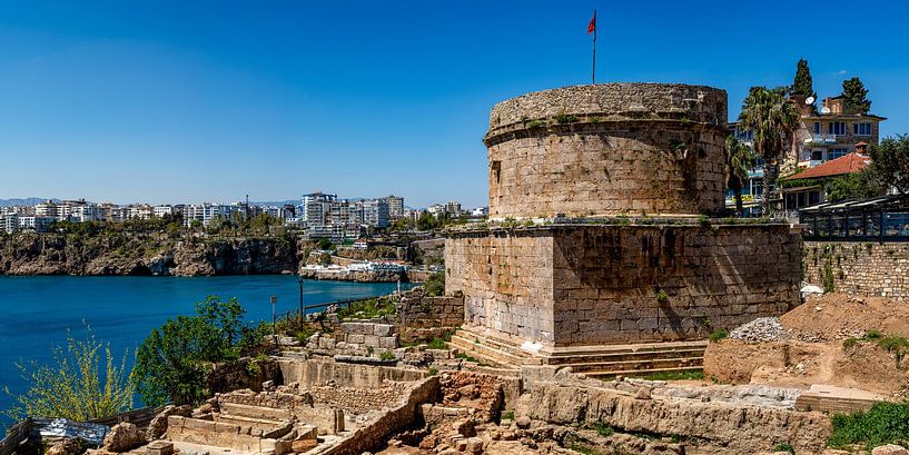 Tour Hıdırlık Antalya avec ruines antiques au bord de la Méditerranée par Photo Art Thomas Klee