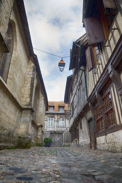 Straße in Honfleur von Mark Bolijn