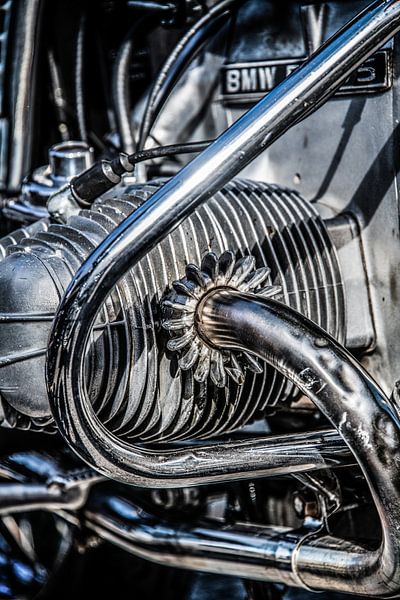 Gros plan d'un bloc moteur d'un moteur BMW bien poli par Harrie Muis