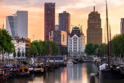 Wittehuis Rotterdam met skyline van Prachtig Rotterdam