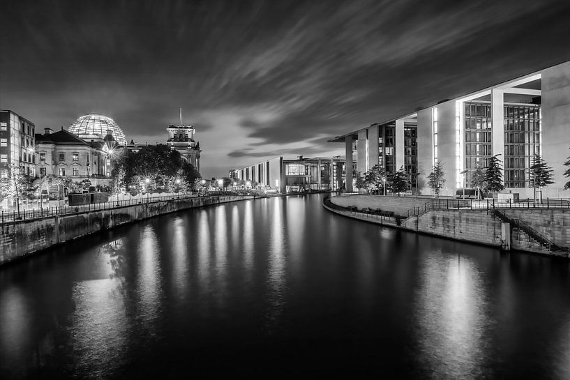 Berlin's government district at night - monochrome by Melanie Viola