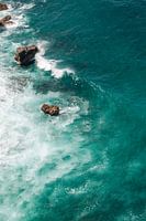 Océan turquoise au temple d'Uluwatu