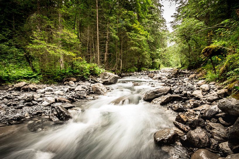 Stromende rivier van mirrorlessphotographer
