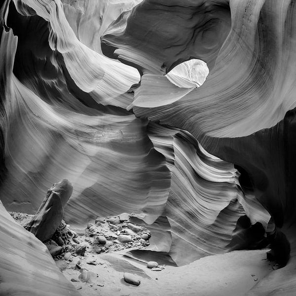 ANTELOPE CANYON Couches de pierre n/b par Melanie Viola