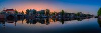 Blick auf den Fluss Amstel (Ostseite) und die Walter-Süskind-Brücke in Am