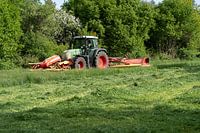La tondeuse à gazon, le grand danger pour les fauves.