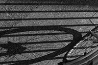 Fahrradrad und Schattenspender