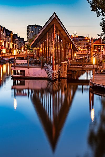 Boathouse Galgenwater Leiden at dusk by Erik van 't Hof