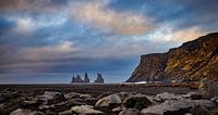 Vik , avec sa belle plage noire et une vue sur Reynisdrangar