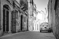 Ein alter Fiat 500 in Syrakus, Sizilien, Italien.