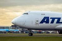 Atlas Air Boeing 747F bereitet sich auf den Abflug vor