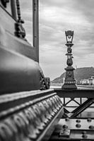 Die Laternen der Kettenbrücke in Budapest