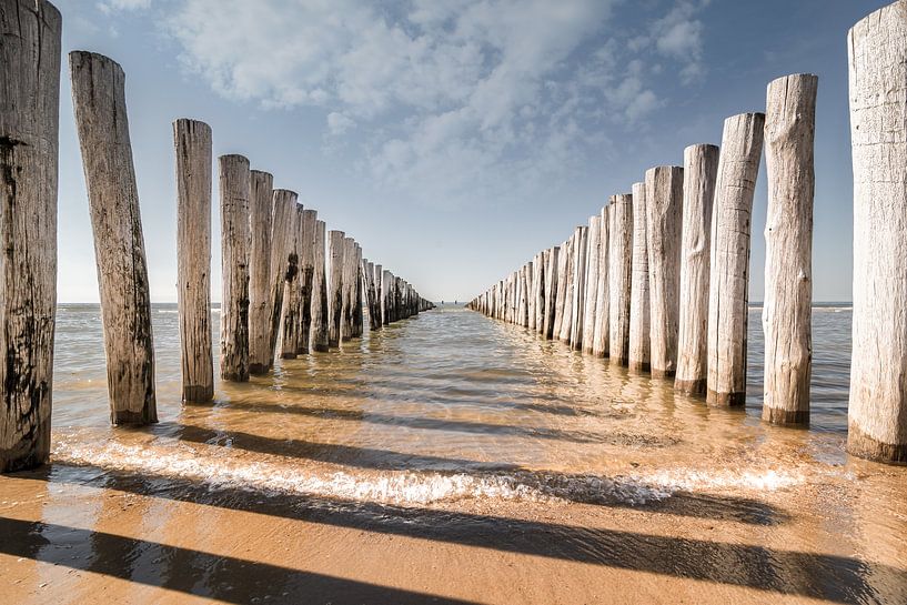 Brise-vagues sur la plage de Domburg V par Martijn van der Nat
