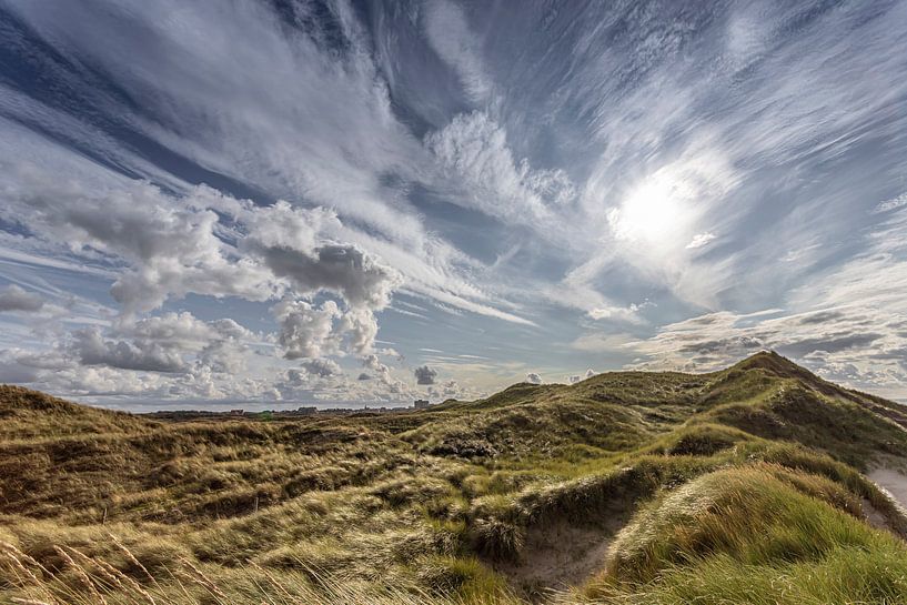 Wolken im Dünengebiet von Egmond von jaapFoto