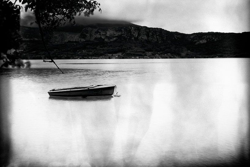boat in Lake Annecy par Dennis Robroek