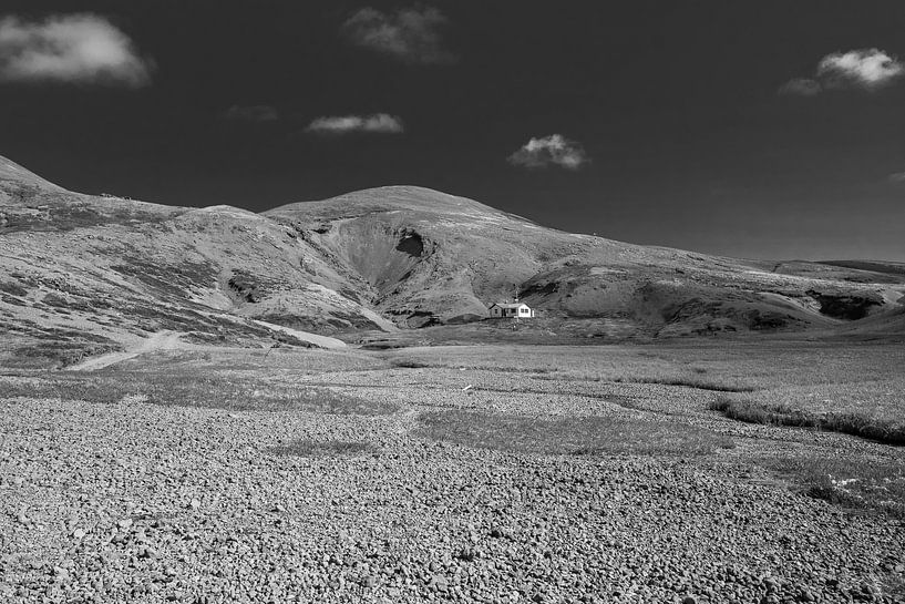 Iceland, home in grand nature by Marly De Kok