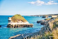 Rocher dans la mer de Torre dell'Orso